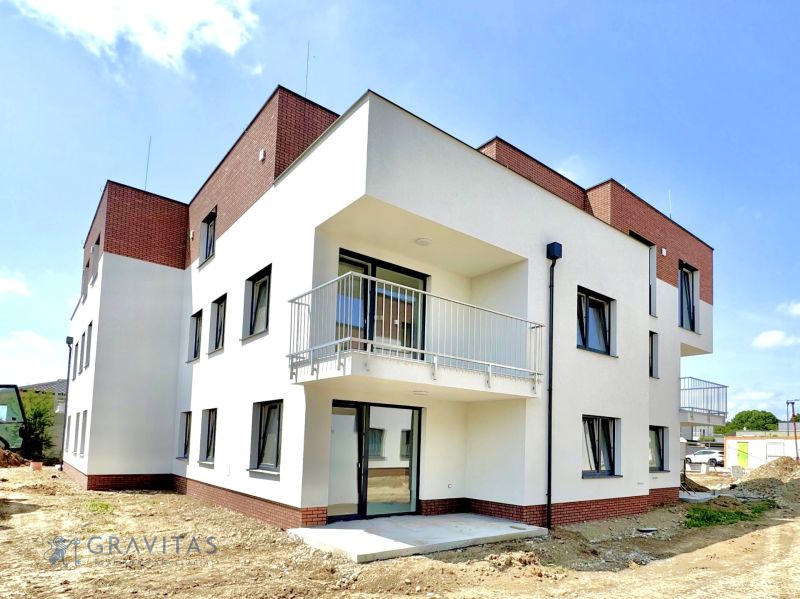 POSLEDNÝ VOĽNÝ BYT! Na predaj 3-izb.byt, Nová Tehelňa-Senec - Novostavba na ulici Vtáčia v Senci, exteriér bytového domu s 3-izbovými bytmi.