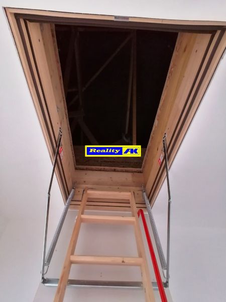 Rodinný dom novostavba na predaj Kláštor pod Znievom  - Výsuvný rebrík vedúci na povalu v rodinnom dome.