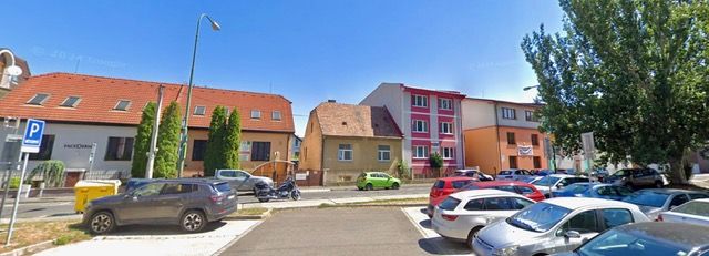 Výnimočná adresa na Nivách – dom s projektom a stavebným povolením - Parkovisko a rodinné domy na ulici Líščie nivy, Bratislava - Nivy.