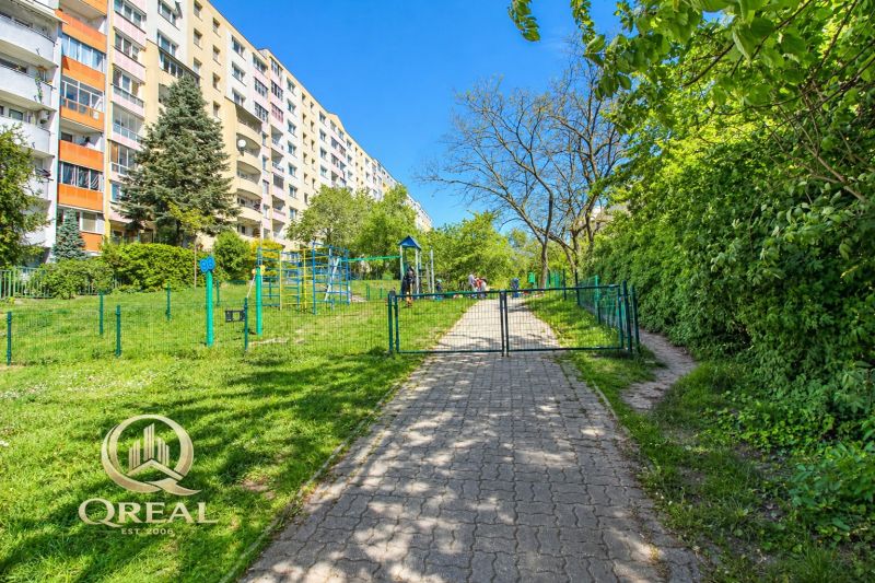  3-izbový byt Karlova Ves – Dlhé diely, 75,79 m², možnosť garáže* - Bytovka pri ihrisku na Hlaváčikovej ulici v Bratislave - Karlovej Vsi.