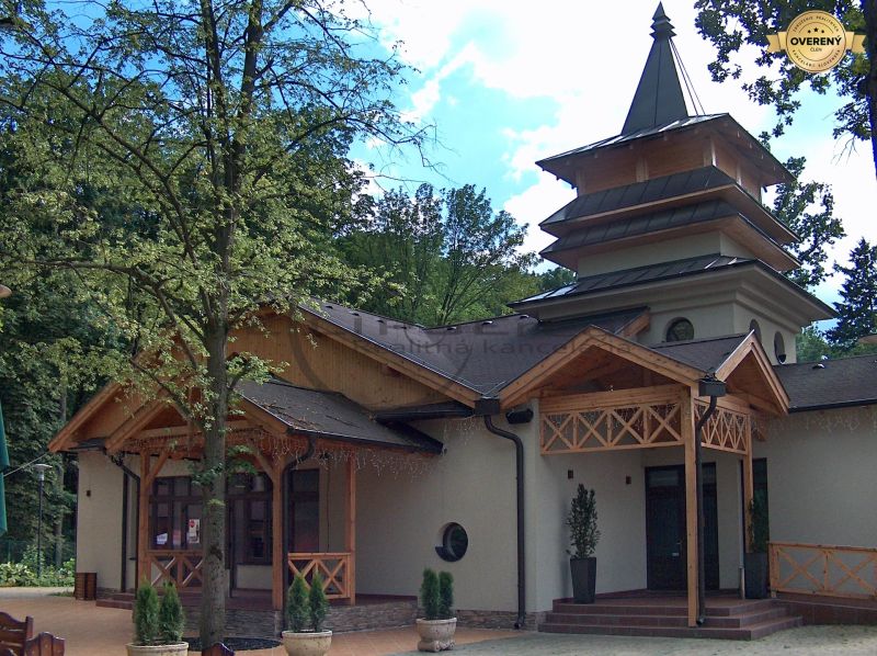NA PREDAJ jedinečný gastro eventový areál v lesoparku Berek Nové Zámky - Gastro priestory na ulici Berek v Nových Zámkoch obklopené zeleňou a architektonickými detailmi.