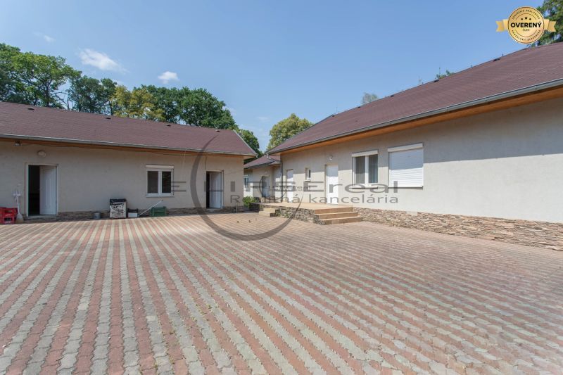 NA PREDAJ jedinečný gastro eventový areál v lesoparku Berek Nové Zámky - Gastro priestory na ulici Berek v Nových Zámkoch s vydláždeným nádvorím.