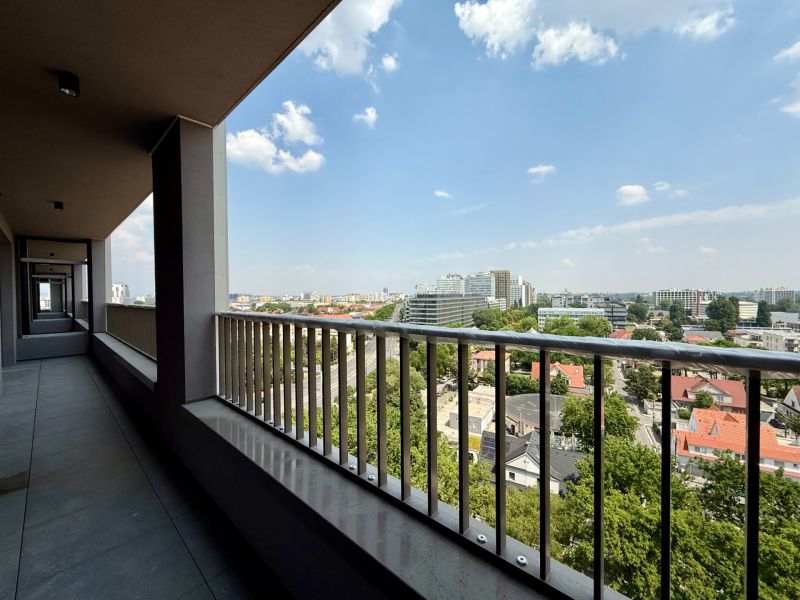 DOWNTOWN YARDS - 3i byt do vnútrobloku, blok A - Pohľad z balkóna na panorámu Bratislavy - Nivy z ulice Košická, 3-izbový byt.