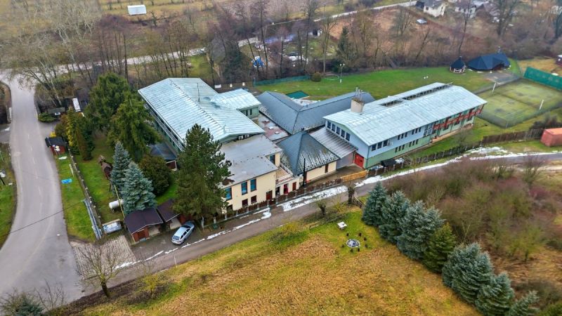 Kopanice Resort | Výnosová investícia - Letecký pohľad na Hotely a penzióny v Podkylave obklopené prírodou.