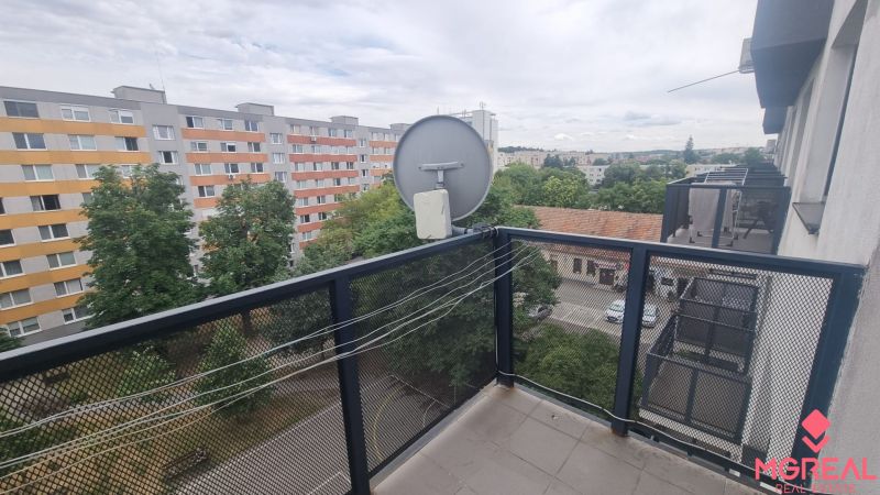 2-izbový moderný byt, s garážovým státím  novostavba, Coboriho ulica - Výhľad z balkóna 2-izbového bytu na Coboriho ulici v Nitre.