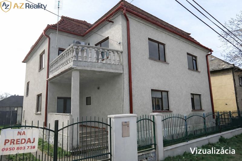 Ponúkame Rodinný dom vhodný na bývanie aj podnikanie - Rodinný dom na predaj na Dlhej ulici v Komárne s predzáhradkou a bránou.