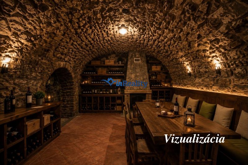 Objekt s historickým nádychom v Banskej Štiavnici - Štefultov - Kamenná vínna pivnica s dreveným nábytkom a tlmeným osvetlením v gastropremiestoroch.