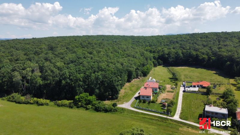 1.BCR | INVESTIČNÁ PRÍLEŽITOSŤ! SP,VÝMERA 1068 m², RD-CHATA, BREZOLUPY - Krajina v Brezolupoch obklopená lesom, vhodná na Pozemky - bývanie.