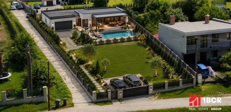 1.BCR | INVESTIČNÁ PRÍLEŽITOSŤ! SP,VÝMERA 1068 m², RD-CHATA, BREZOLUPY - Pozemky - bývanie v Brezolupoch s bazénom a záhradou v atraktívnej lokalite.