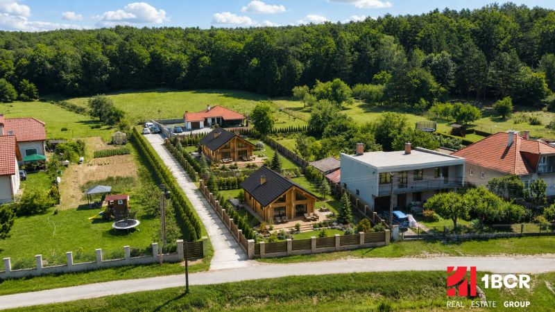 1.BCR | INVESTIČNÁ PRÍLEŽITOSŤ! SP,VÝMERA 1068 m², RD-CHATA, BREZOLUPY - Pozemky - bývanie v Brezolupoch: Malebné rodinné domy uprostred zelene a prírody.