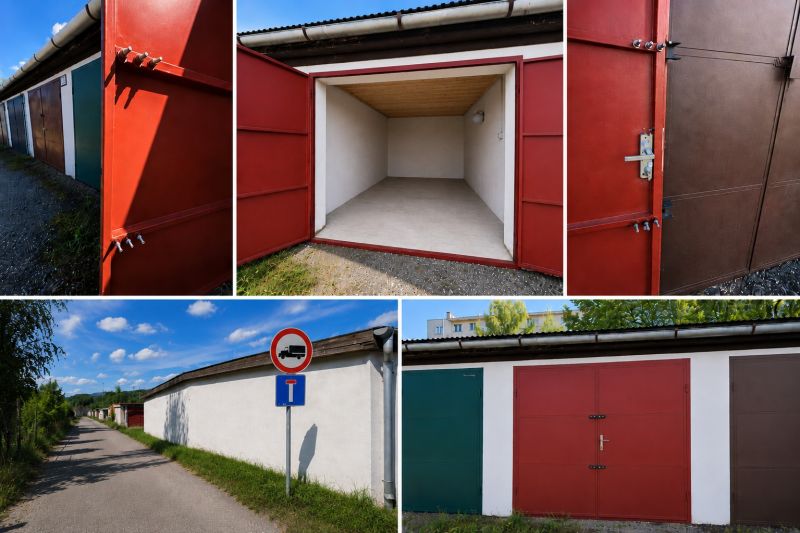 GARÁŽ V LIPTOVSKOM MIKULÁŠI - Garáže na ulici Generála Milana Rastislava Štefánika v Liptovskom Mikuláši s otvorenými dverami.
