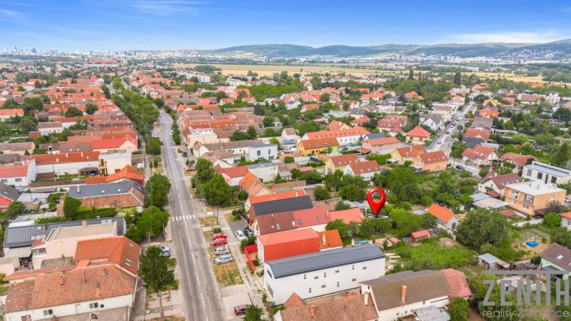 VAJNORY Bratislava -  Rodinný dom s veľkym potenciálom na predaj  - Letecký pohľad na rodinné domy v Bratislave - Vajnory na Roľníckej ulici.