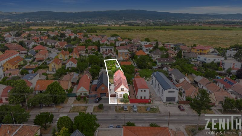VAJNORY Bratislava -  Rodinný dom s veľkym potenciálom na predaj  - Letecký pohľad na rodinný dom na Roľníckej ulici v Bratislave-Vajnoroch.