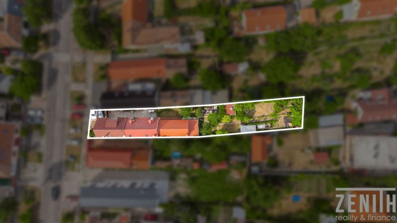 VAJNORY Bratislava -  Rodinný dom s veľkym potenciálom na predaj  - Letecký pohľad na radový rodinný dom na Roľníckej ulici v Bratislave - Vajnoroch.