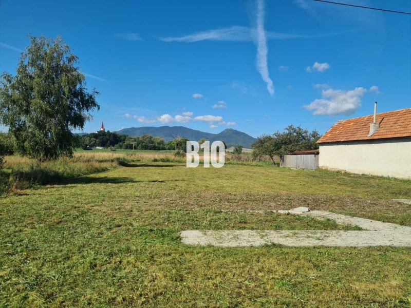 POZEMOK  890 m2 pre RD, Kláštor pod Znievom - Pozemok v Kláštore pod Znievom na bývanie s výhľadom na hory a kostol.