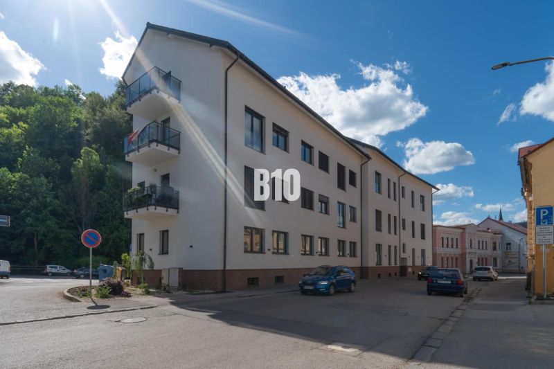 ADMINISTRATÍVNY PRIESTOR (127,87 m²) V NOVOSTAVBE REZIDENCIA KUBÍN V C - Budova kancelárií na Matúškovej ulici v Dolnom Kubíne s parkovaním.