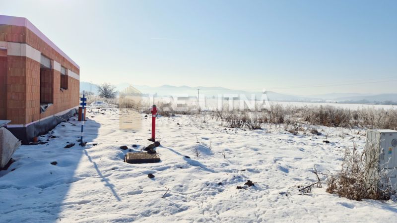 STAVEBNÝ POZEMOK NA SLIAČI, 861M2, SLNEČNICA - Zasnežené pozemky na výstavbu bývania na Slnečnicovej ulici v Sliači.