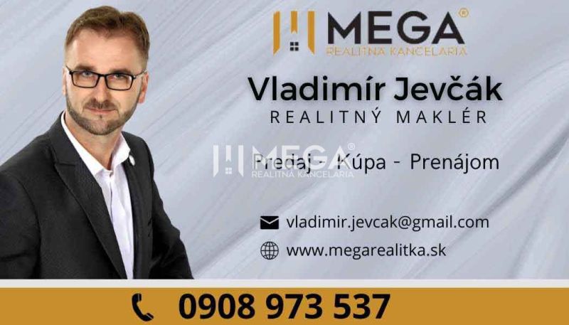 EXKLUZÍVNE  na prenájom obchodný priestor v meste Humenné - Vizitka s kontaktom na realitného makléra a logom Mega realitná kancelária.