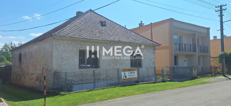 ZNÍŽENÁ CENA -  NA PREDAJ Dom v obci Kochanovce - Rodinný dom v obci Kochanovce na ulici Kochanovce, oplotený a s okolitou záhradou.