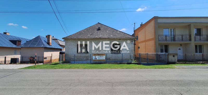 ZNÍŽENÁ CENA -  NA PREDAJ Dom v obci Kochanovce - Rodinný dom v Kochanovciach na ulici Kochanovce s oplotením a záhradou.
