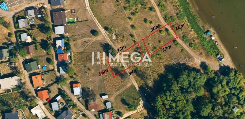 NA PREDAJ: Lukratívny pozemok priamo pri vode / Zemplínska šírava časť - Letecký pohľad na parcely v okrajovej časti Vinného vhodné pre Pozemky - bývanie.