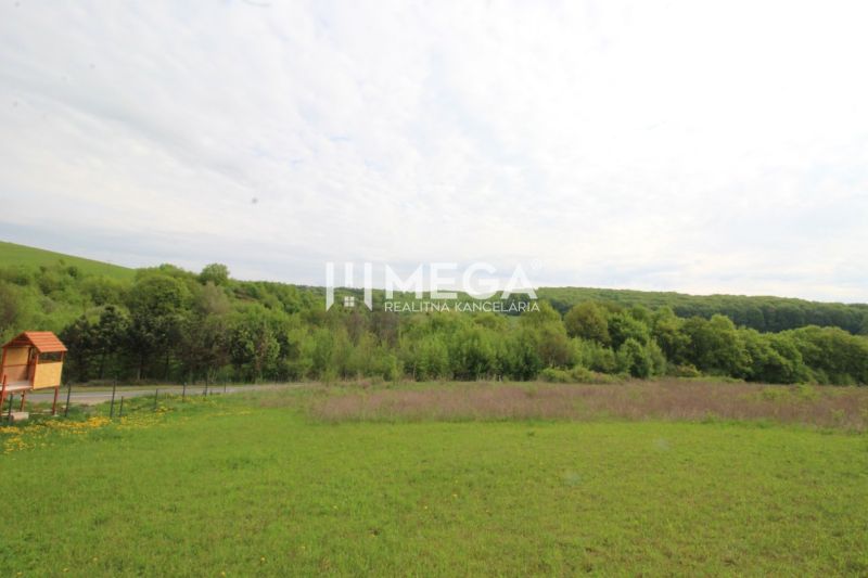NA PREDAJ POZEMOK V SRDCI PRÍRODY - VYŠNÝ KAZIMÍR 1166 m² - Zelené polia a lesy vo Vyšnom Kazimíre, ideálne na pozemky - bývanie.