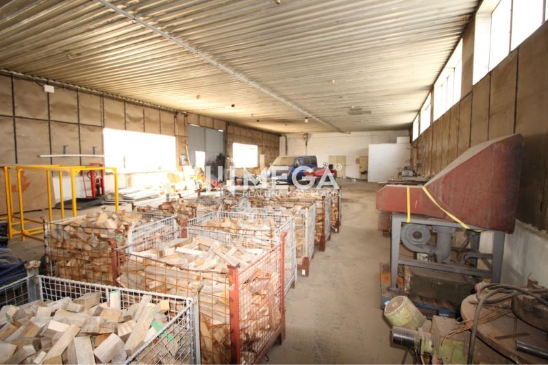 FLEXIBILNÝ PRENÁJOM HALY V HUMENNOM – od 600€ až 300 m² - Priestor Sklady a haly s drevom a strojmi, Humenné, ulica Fidlikova.