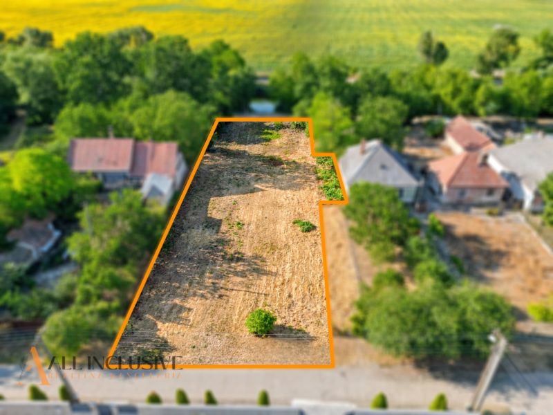Na predaj stavebný pozemok 1377 m², Komárno