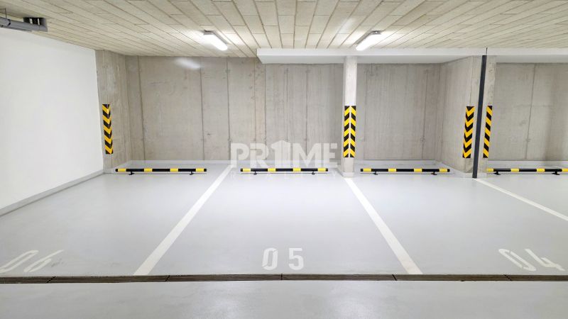 Garážové parkovacie miesto, POD VINICOU, BIELY KRÍŽ, Nové Mesto - Podzemné parkovacie miesta v garážach so svetlami a bezpečnostnými prvkami.