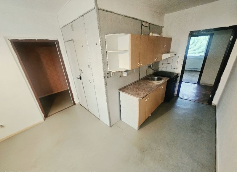 2, 5 izbový byt Bánovce nad Bebravou/CENTRUM-STRED/PLASTOVÉ OKNÁ