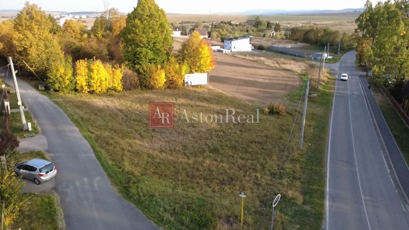 EXKLUZÍVNE - PREDAJ pozemok POPRAD-Veľký Slavkov, 920m2