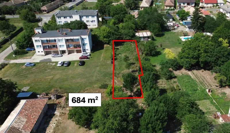 Hronovce – 684 m2 STAVEBNÝ POZEMOK na domček/chatu