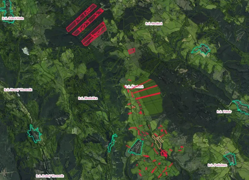 Ábelová (Lučenec) – 93.600 m2 ORNÁ PÔDA a LES - Letecký pohľad na poľnohospodárske a lesné pozemky v okolí Ábelovej.