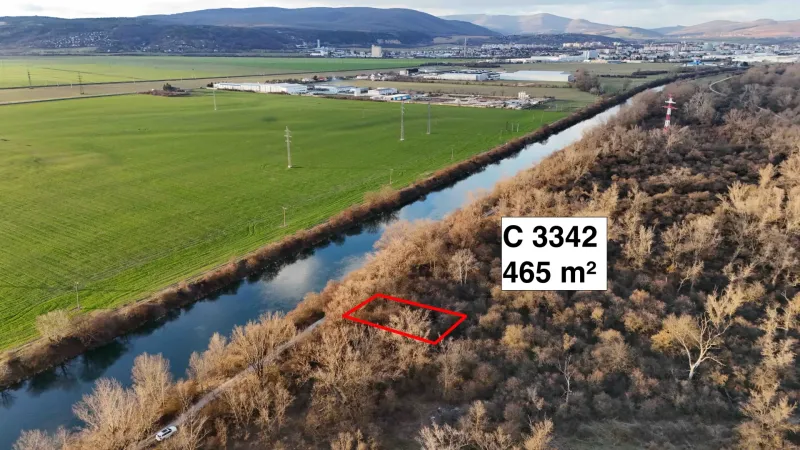 Nová Ves nad Váhom - Rekreačný pozemok pri vode