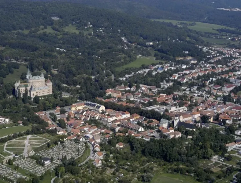 Bojnice – 3.439 m2 ORNÁ PÔDA a LESY