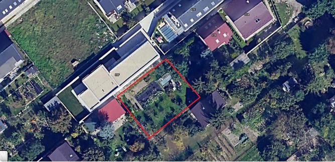 Pozemok vo Vrakuni na ulici Hrušovská  - Letecký pohľad na pozemok určený na bývanie na Hrušovskej v Bratislave, Vrakuni.