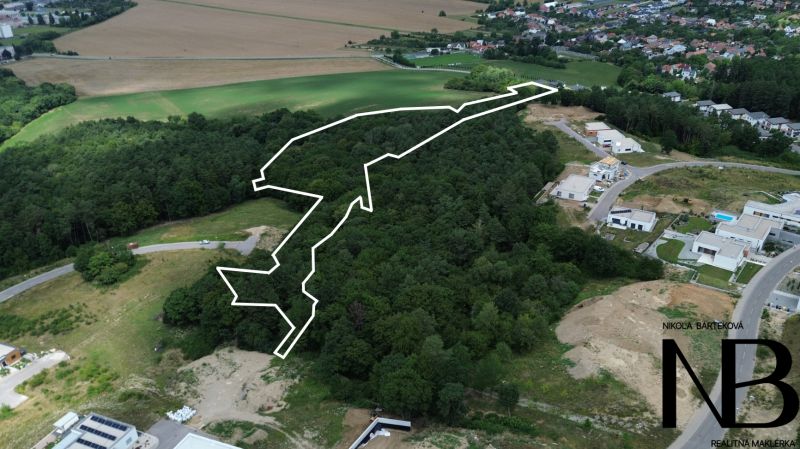 Pozemok s výmerou 15 769 m² pri rezidenčnej lokalite Medové lúky