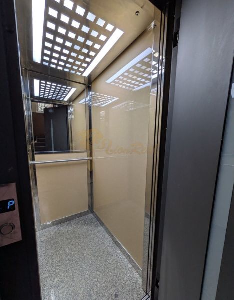 4-izb. byt na ul. Wolkrova, Petržalka, upravený na 2 bytové jednotky - Výťah so zrkadlom a moderným osvetlením, 4-izbový byt.