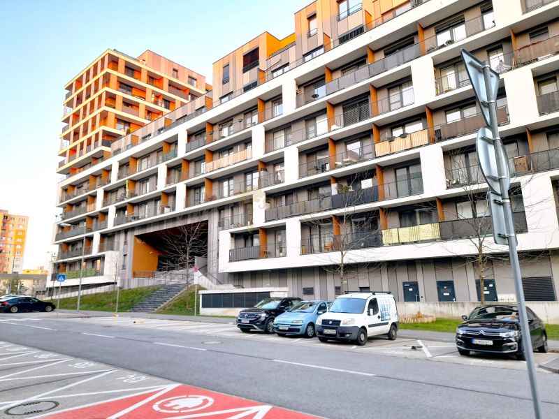 3-izb. byt v projekte Slnečnice, 7 p/7, balkón - Bytový komplex na ulici Zuzany Chalupovej v Bratislave – Petržalke, s parkovacím miestom.