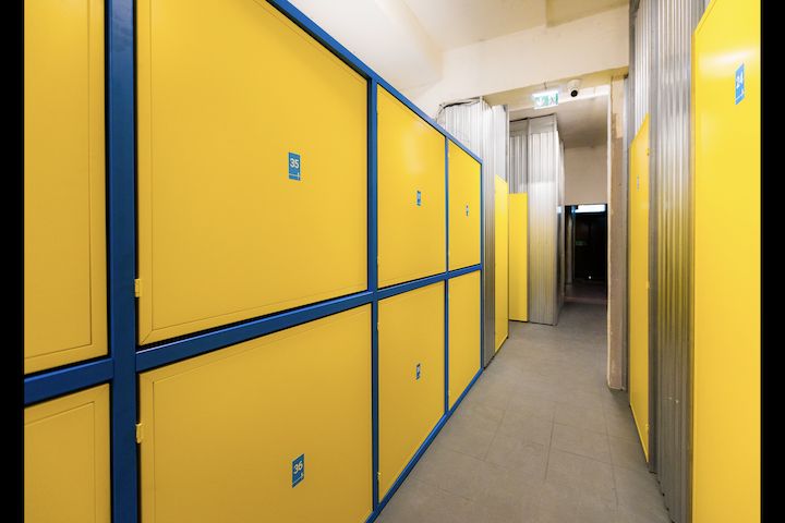 Hľadáme na prenájom prízemný  priestor 80m2-250m2 v BA IV a BA V. - Úložné boxy sľubujúce bezpečné skladovanie pre obchodné priestory.