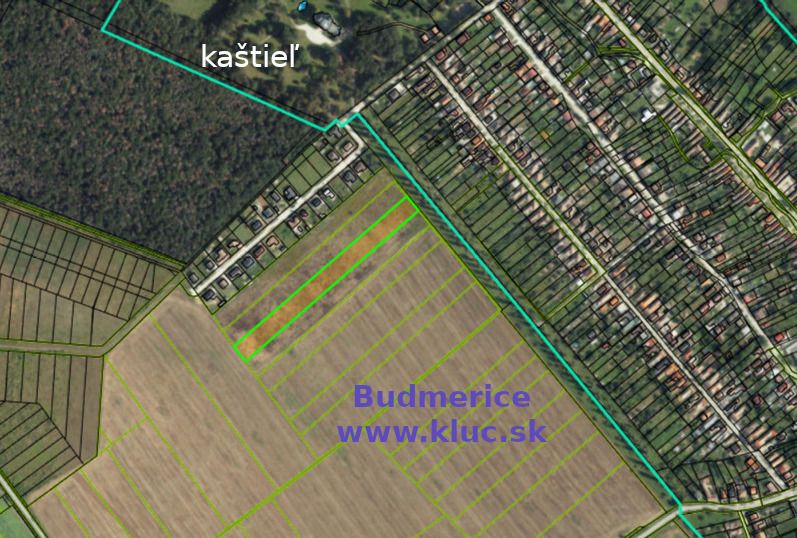 Investičná príležitosť. Pôda pri budmerickom kaštieli. - Letecká mapa Budmeric, ukazuje kaštieľ, ulice a Poľnohospodárske a lesné pozemky.
