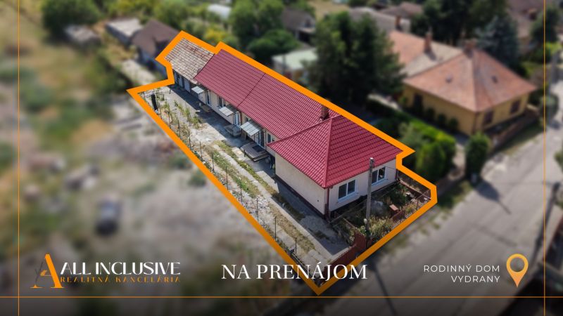 Na prenájom 5-izb. rod. dom s garážou, Vydrany - Rodinný dom vo Vydranoch s červenou strechou, označený na prenájom.