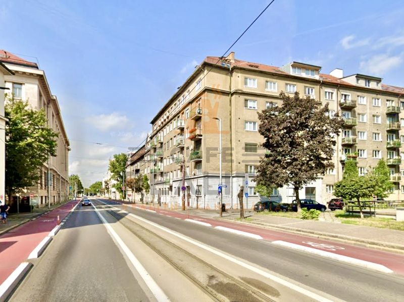 Na prenájom 2 izbový byt, 65 m2, Bratislava, centrum, Vajanského nábr. - Ulica Vajanského nábrežie v Bratislave - Starom Meste so staršími bytovými domami.