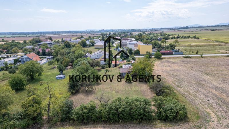 PREDAJ, Stavebný pozemok Sečovce - časť Albinov, intravilan  - Letecký pohľad na Pozemky - bývanie v Sečovciach, obklopené prírodou a poľami.