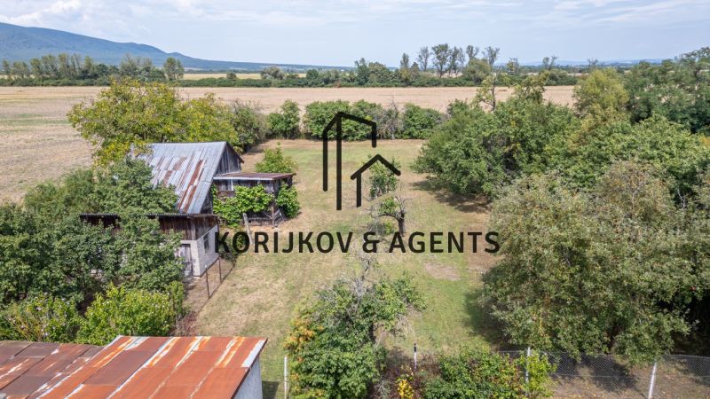 PREDAJ, Stavebný pozemok Sečovce - časť Albinov, intravilan  - Záhrada s dreveným skladom a stromami v okolí v Sečovciach. Pozemky - bývanie.