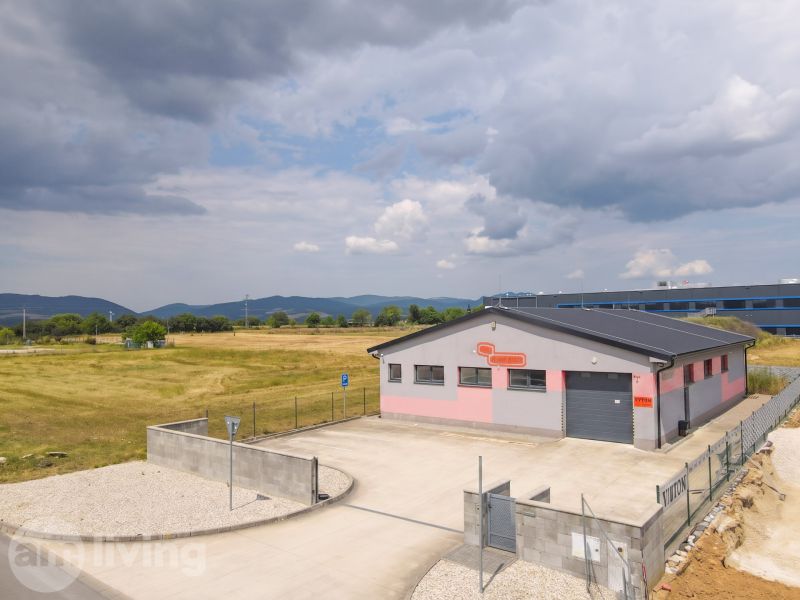 REZERVOVANÉ - Priemyselná budova NA PREDAJ - Nová Dubnica  - Priemyselná stavba v Novej Dubnici obklopená poľami a horami.