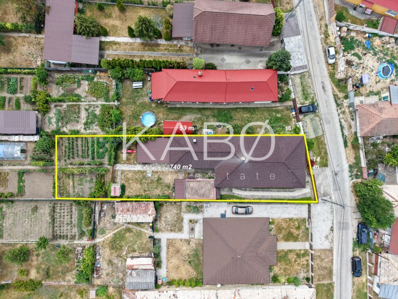 Priestranný 4 izbový rodinný dom po rekonštrukcii - Branč  - Letecký pohľad na rodinný dom na Veľkoveskej ulici v Branči s pozemkom 740 m².