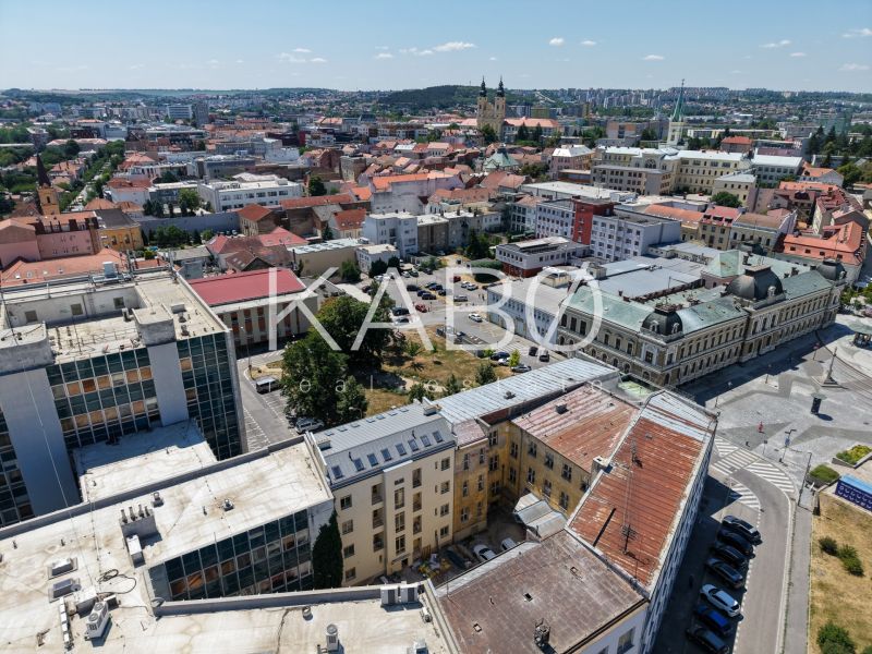 Výnimočné bývanie - Mezonet v úplnom centre Nitry  - Pohľad na historické centrum mesta Nitra z ulice Kúpeľná.