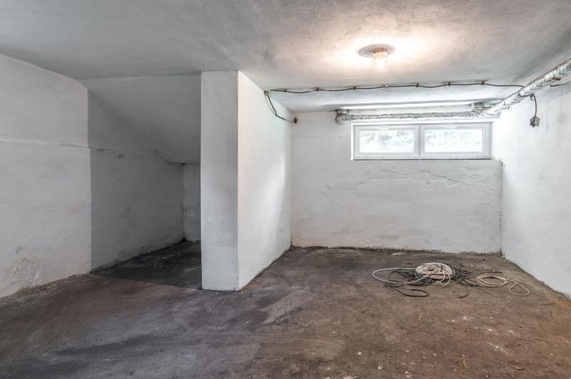 REZERVOVANE  I Na predaj dvojposchodový 5i rodinný dom pri Žiline - Nezariadená pivnica v rodinnom dome so surovou podlahou a jednoduchým osvetlením.