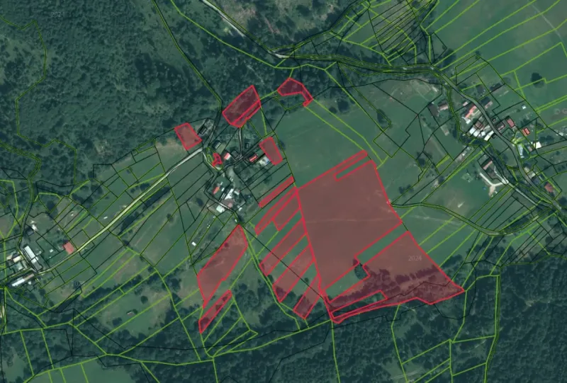 Nová Bystrica – 900 m2 ORNÁ PÔDA pri intraviláne obce - Ortofoto mapa poľnohospodárskych a lesných pozemkov v okolí Novej Bystrice.